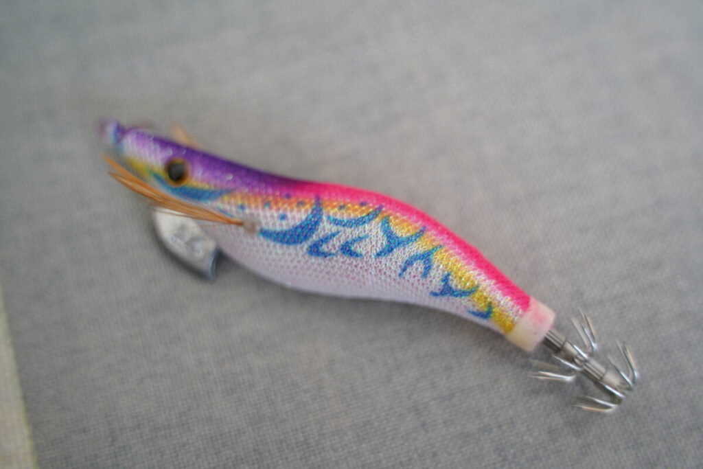 2025年11月にはエギの新色のケイムラカラーも登場