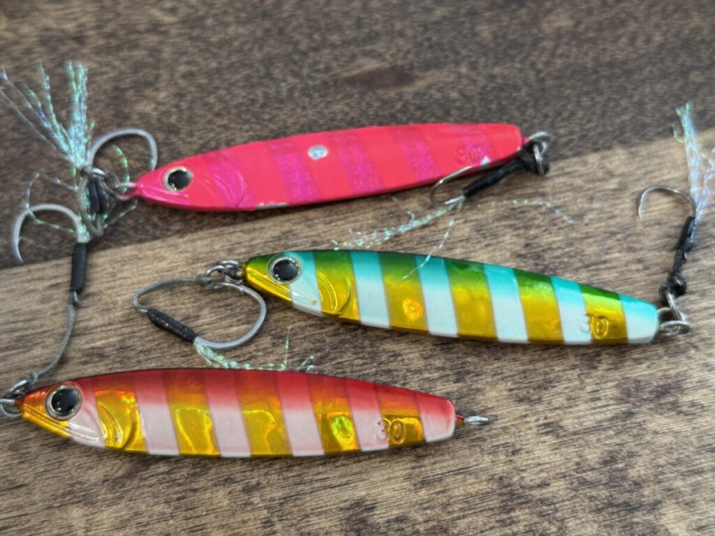 ジークのZサーディンの亜鉛はリフト＆フォールでゆっくり見せることができ、夜のジギングに最適